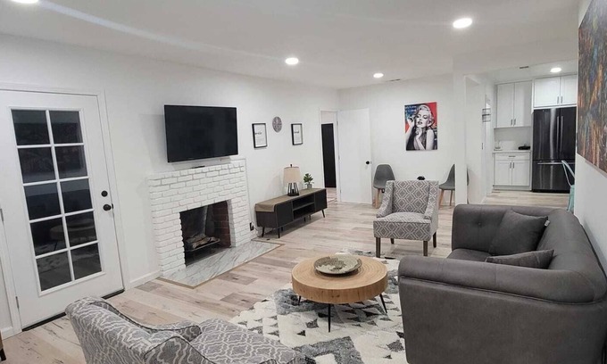 Reseda House | Inviting Private Home with Spa and Hot Tub in Reseda