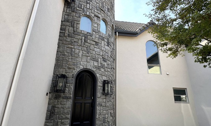 Reedley House | Chateau by the River: Family-Friendly Home with Pool Access