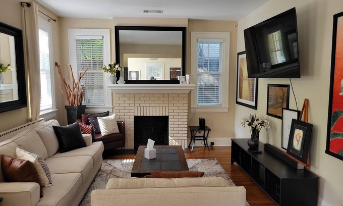 Montgomery Cottage | Chic Cottage Retreat in Old Cloverdale - Family Friendly