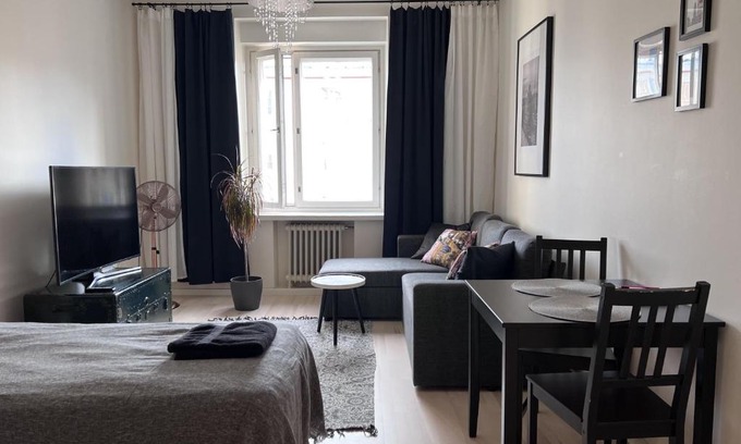 Keskinen District Apartment | Chic Kallio City Apartment - Family-Friendly Stay Awaits!