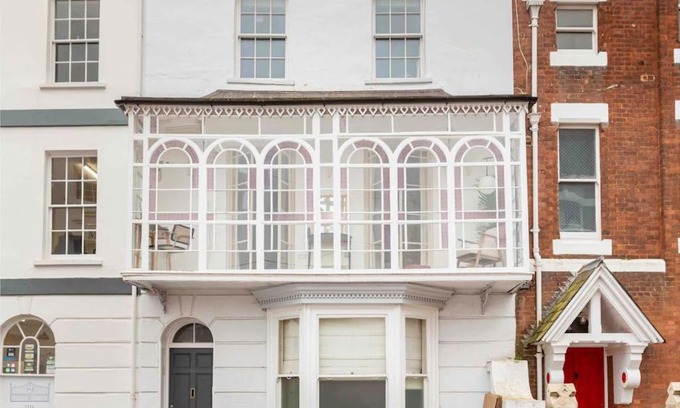 Exeter Apartment | City Centre Flat with Free Parking & Child-Friendly Amenities