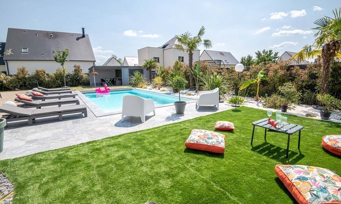 La Ville-aux-Dames House | Inviting Cottage with Pool & Spa near Tours for Your Getaway