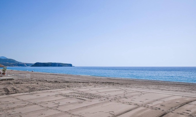 Motta San Giovanni House | Cozy Family Cottage with Kitchen and Pet-Friendly Amenities