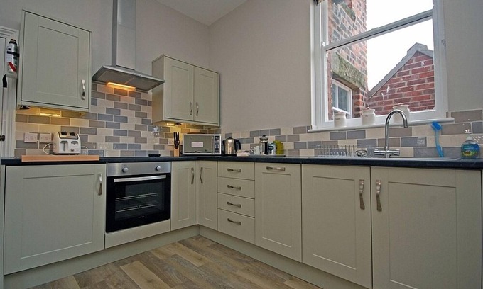 Alnmouth Cottage | Coastal Cottage with Breathtaking Estuary Views & Amenities