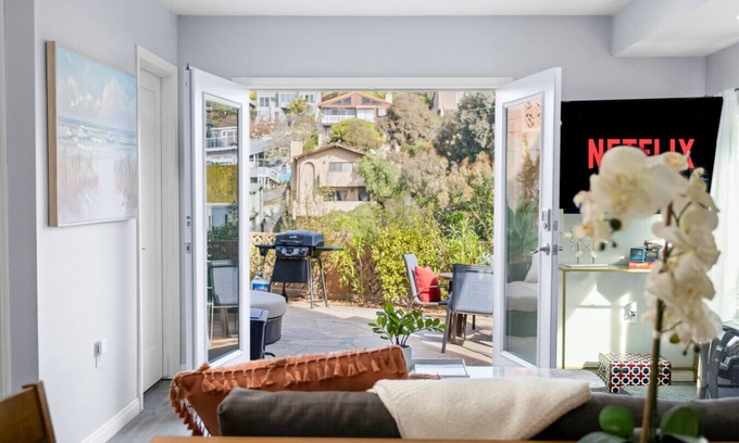 Point Loma House | Serene Point Loma Hills with Ocean Views & Spa Amenities