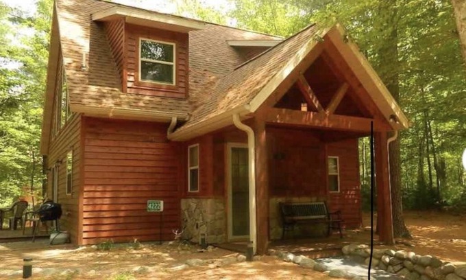 Rhinelander Cabin | Idyllic 2-Bedroom Cabin with Loft by the Lake in Nature