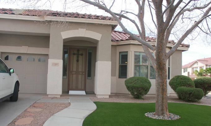 Mesa House | Beautiful/Comfy/Love Pets/Pool/Patio/WC Access/Near 202S /N & Gateway Airport