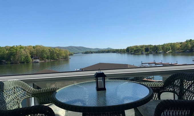 Huddleston Condo | Lakefront Condo with Amazing Views and Top-Rated Amenities