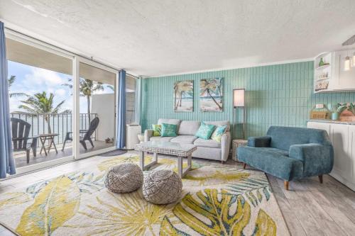Punaluu House | Coastal Condo with Pool and Ocean Views Await You