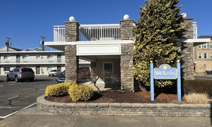 North End Condo | Ideal Condo for 4, Steps to Beach & Boardwalk Bliss