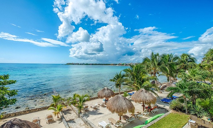 Akumal Condo | Oceanfront 2-BR Akumal Condo with Pool & Spa Amenities