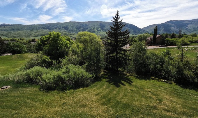 Eden Condo | Scenic Condo with Pool & Hot Tub Near Eden Ski Resort