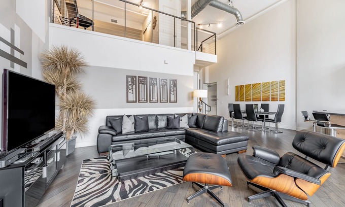 Brown and Stetson Business Condo | Chic Loft in Scottsdale with Pool and Spa Amenities