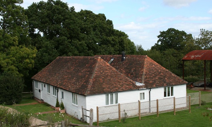 Ewhurst Green House | Idyllic Converted Barn in Scenic Natural Landscape