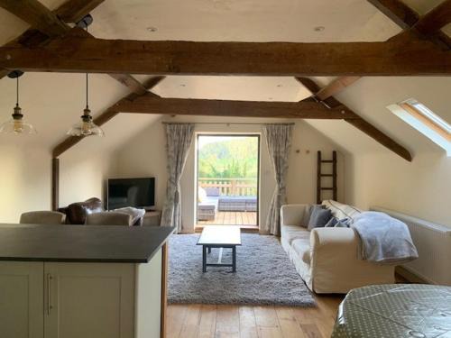 Hopton Castle Apartment | Cozy Converted Coach House for Two - Rated 10/10 by Guests