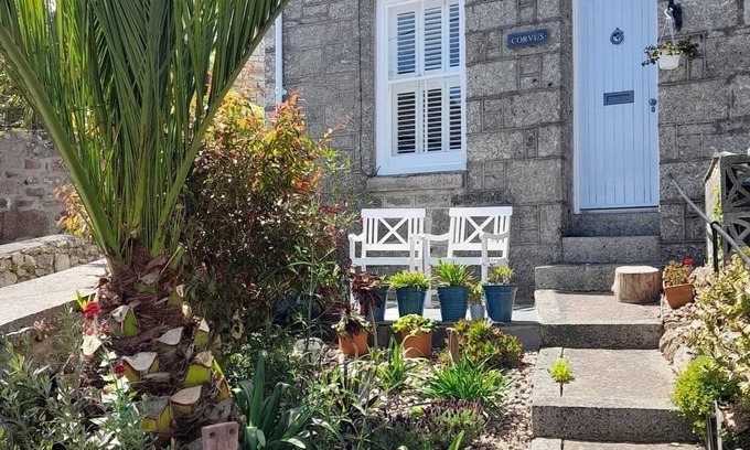 Paul Cottage | Cozy Cottage with Ocean View Near Mousehole - Rated 10/10