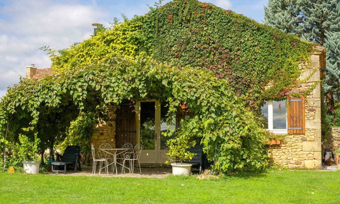 Bouillac House | Inviting Cottage for 4 in Black Périgord with Pool