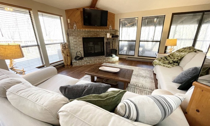 The Woods Cabin | Guest Rated 9.8: Cozy Cottage at The Woods Resort & Spa