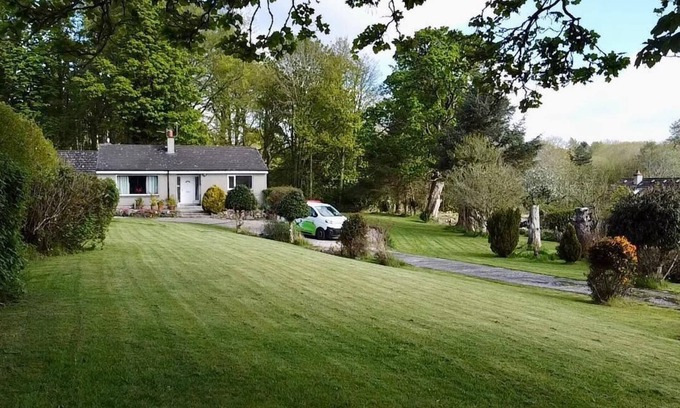 Murthill Cottage | Serene Cottage with Hot Tub, 10 Minutes from Dundee