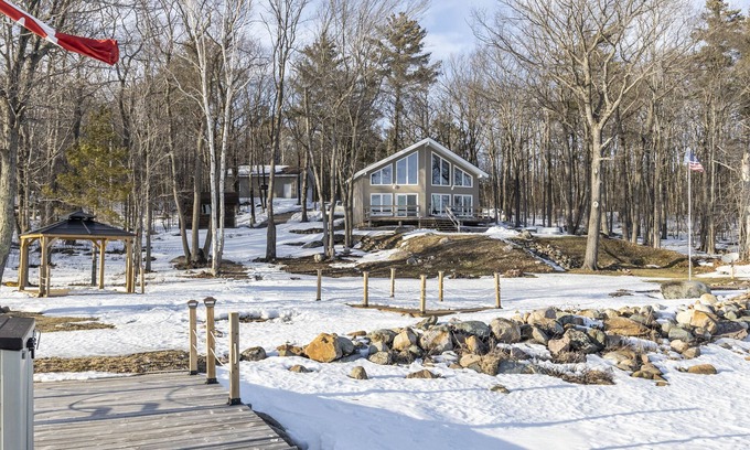 Algoma District Cottage | Lakefront Cottage Retreat with Sauna and Office Space