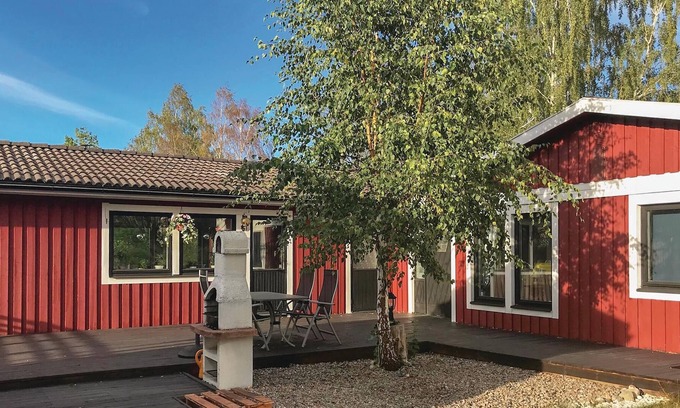 Bjorkvik House | Beautiful cottage on the shore of Lake Yngare.