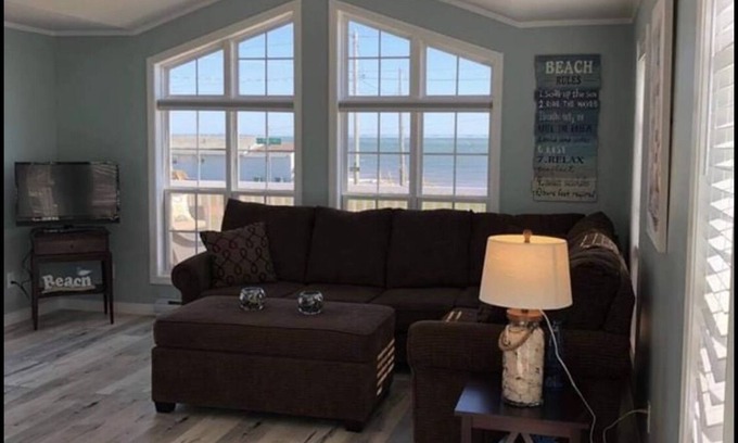Fernwood House | Enchanting Cottage with Ocean View and Spa Amenities