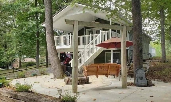 Benton Cottage | Idyllic Waterfront Cottage with Dock at Big Bear Bay
