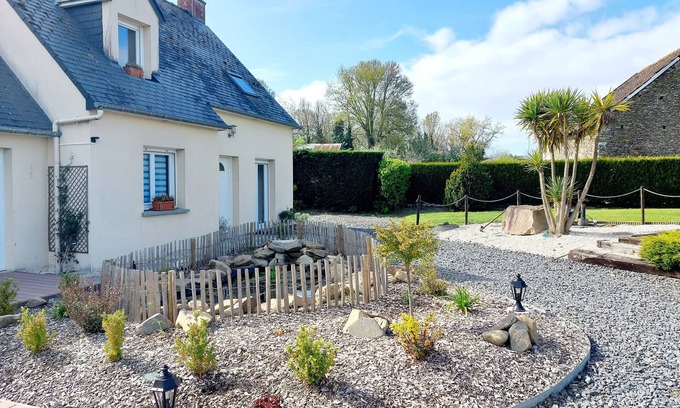 Huisnes-sur-Mer House | Idyllic Country House Near Mont Saint-Michel with Breakfast