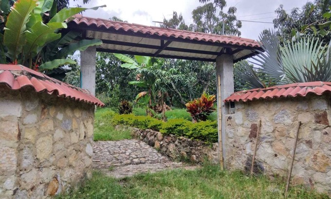 La Mesa House | Charming Country House with Pool in San Joaquín Awaits