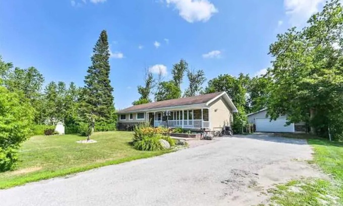 Innisfil House | Idyllic Country Escape Just 5 Minutes from the Beach