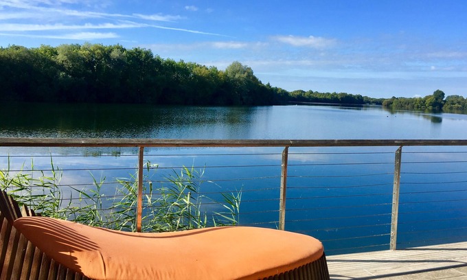 Lechlade House | Serene Country Escape with Pool, Spa & Family-Friendly Perks