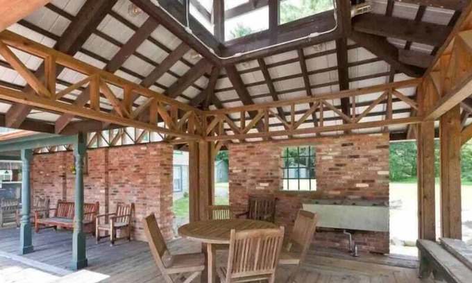 Layton House | Inviting Country Retreat for 40 Guests - Family Friendly!