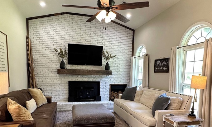 Duncanville House | Beautiful country setting only 11 miles to stadium
