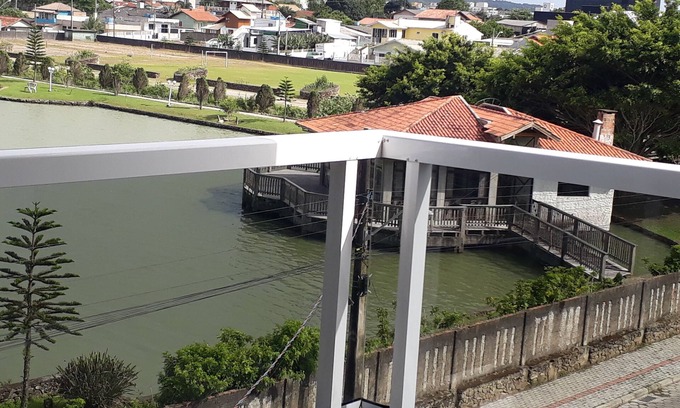 Ze Amandio Apartment | Inviting Retreat with Family-Friendly Amenities