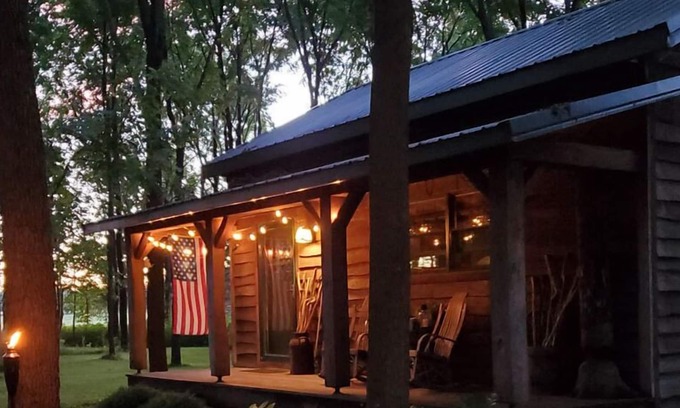 Wyatt House | Charming Cozy Cabin Retreat with Full Kitchen Amenities