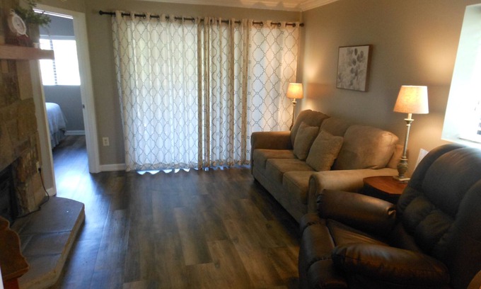 Gatlinburg Condo | Convenient Gatlinburg Hotel: Pool, Spa & 10/10 Guest Rating
