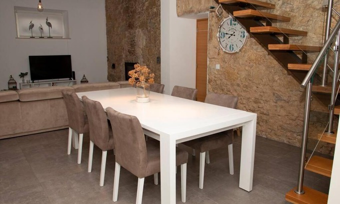 Juncal House | Charming Cottage Retreat Near Nazaré with Family Amenities