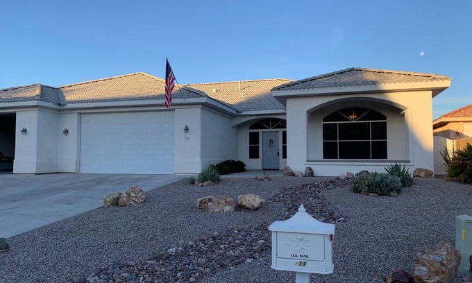 Sunridge Estates House | Cozy Retreat Near Laughlin with Spa and Lake Views