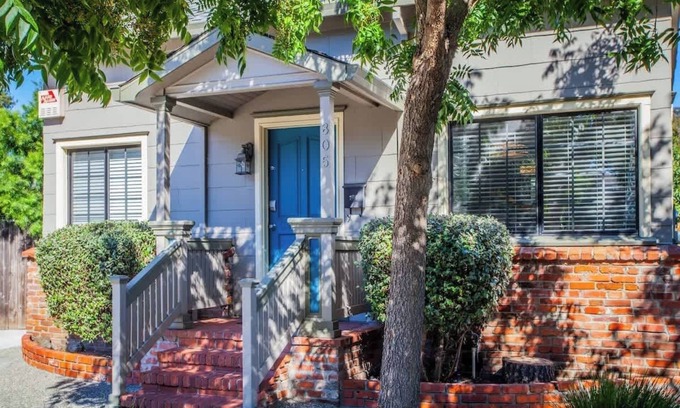 Santa Rosa House | Charming Home on Historic Cherry Street with Pet-Friendly Perks
