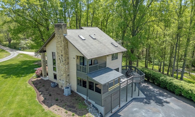 Candler House | Guest Rated: 10/10 Creekside Mountain Retreat Near Downtown