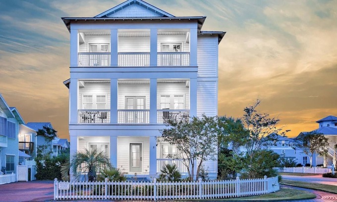 Crystal Shores House | Idyllic Crystal Home Steps to the Beach with Private Pool