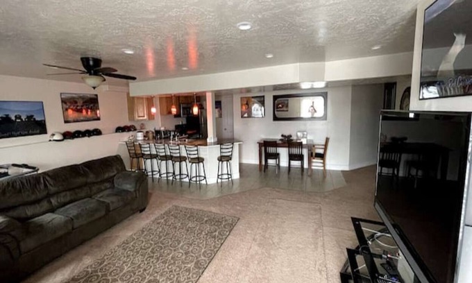 Naples House | Beautiful Daylight Basement near Dinosaur National Monument & Flaming Gorge