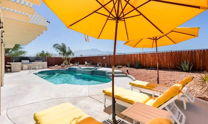 Rancho Del Oro House | Desert Oasis: Scenic Views, Pool & Spa Await You!