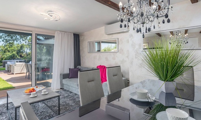 Rovinj Cabin | Beautiful Deluxe Villa with Sea View, located in the center of - Rovinj.
