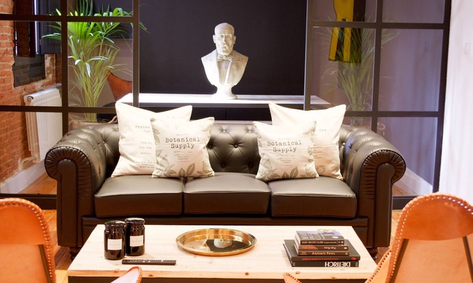 Avila Apartment | Stylish Central Retreat for 6 with Spa and Breakfast