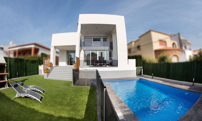 Garrucha Villa | Family-Friendly Designer Villa Steps from the Beach
