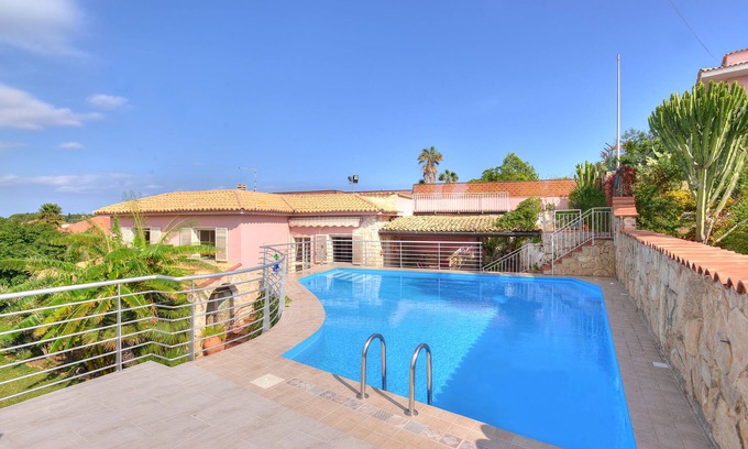 Syracuse Villa | Inviting Home with Private Pool and Ocean Views Near Beach