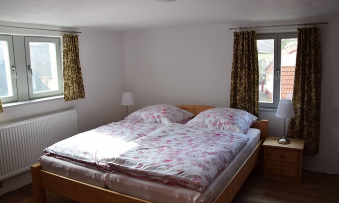 Jakobsweiler House | Peaceful Detached Holiday Home with Kitchen Amenities