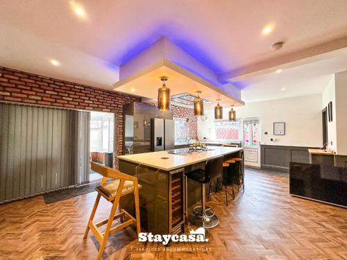 Northenden House | Inviting Villa with Jacuzzi & Parking - Rated 9/10