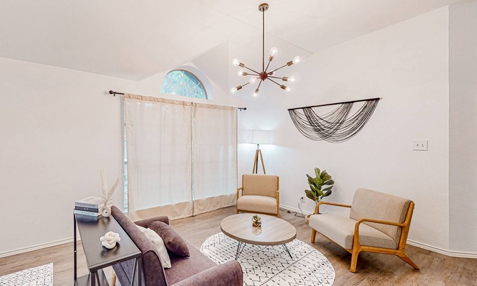 Buda House | Pet-Friendly Retreat with Yard, Fireplace & 10/10 Rating